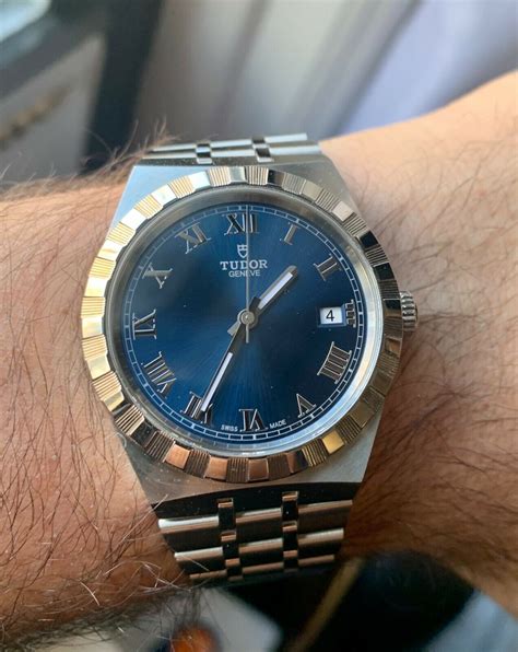 Tudor Royal 38mm Automatic Blue Roman 28500 on Vimeo